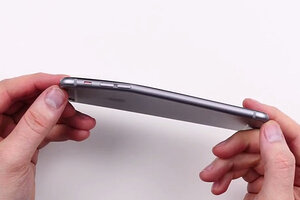 IPhone 6 Bending? Why The IPhone 6 Plus Warps So Easily. - CSMonitor.com